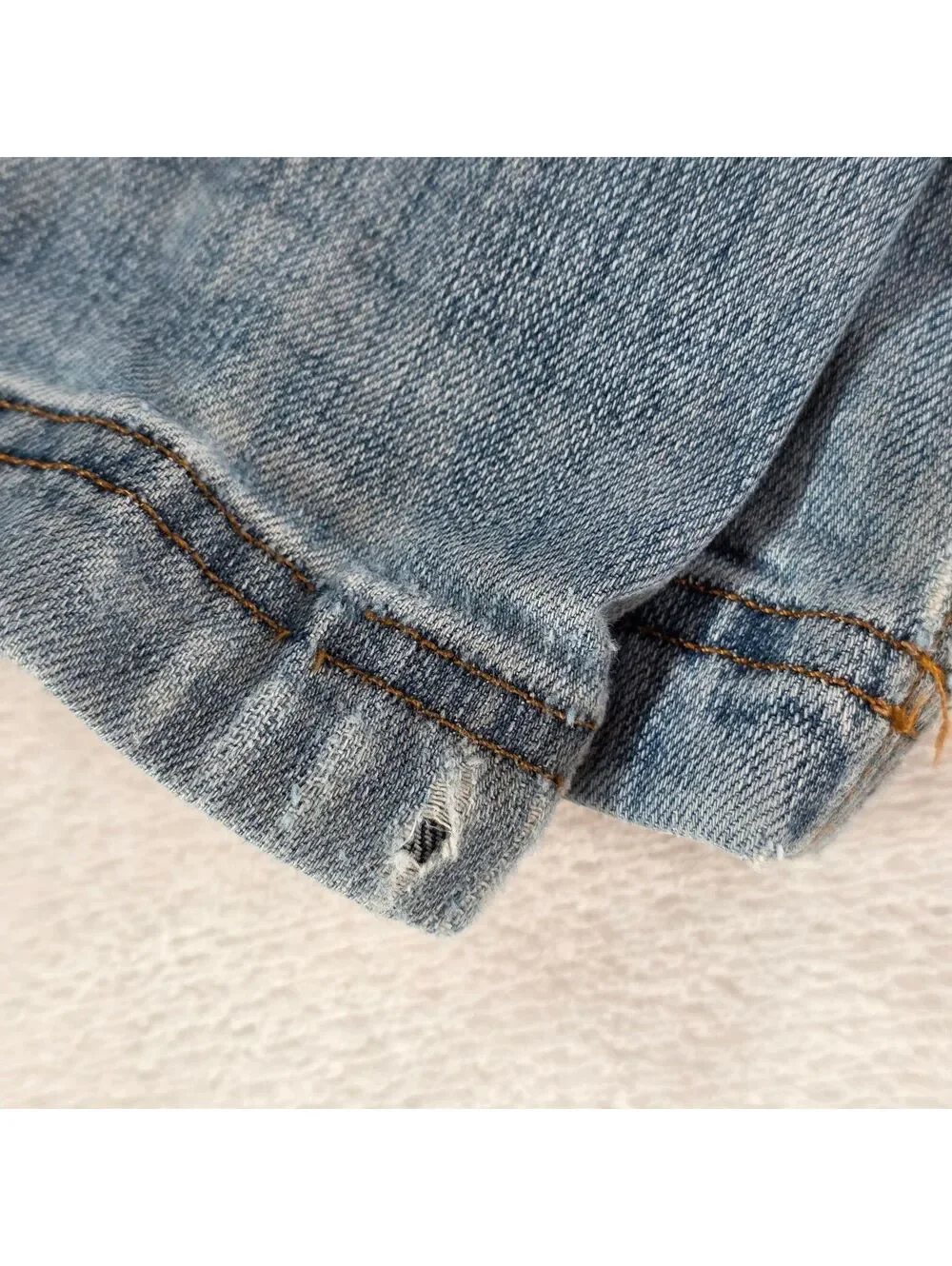 Duluth Trading Co Men's Denim Jeans Size 38x32 Light Blue Relaxed Fit Farm Worn